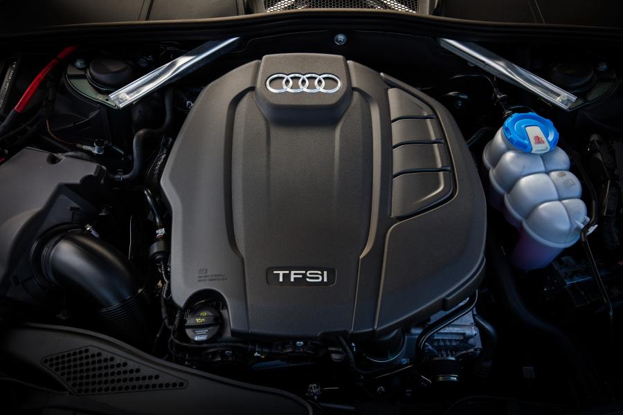 Моторный отсек Audi A5 Coupe 2.0 TFSI Quattro 2017 года  (AU) (фото 9 из 14)